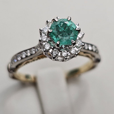 Золотое кольцо с бриллиантом б-ж/з 0.81 emerald, 0,30Сt  размер 18