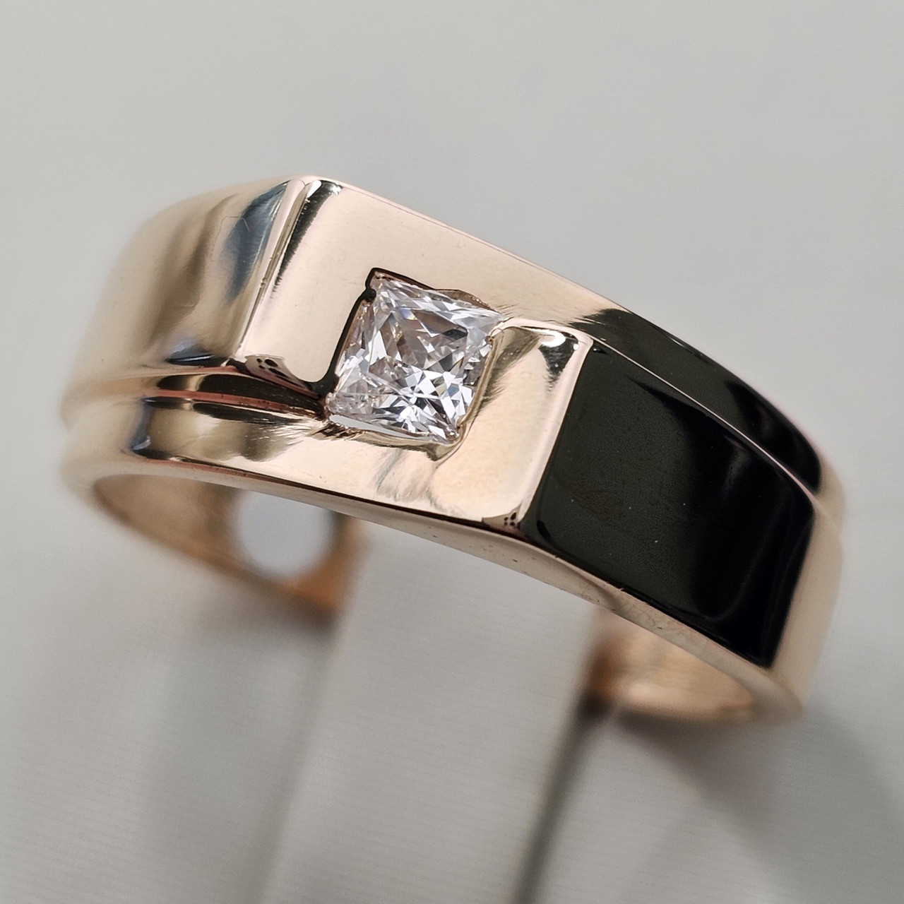 Золотое кольцо к/з 585 проба 3.96 гр.18 р.