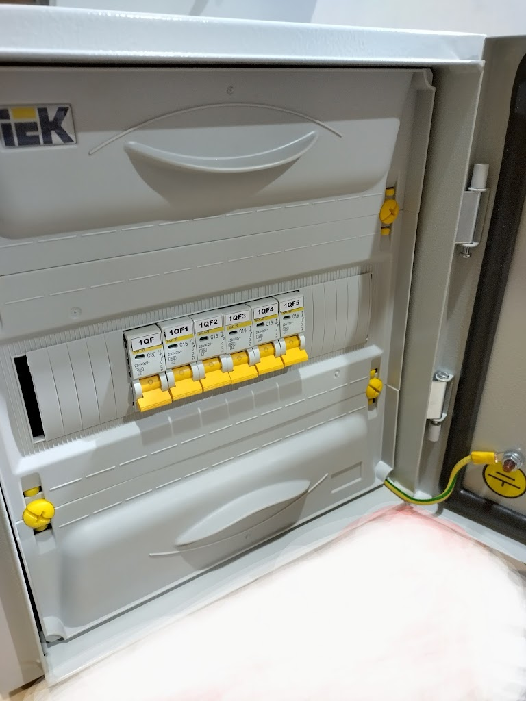 Пункт распределительный для систем вентиляции ПР11-2218-ЩВ 25А 6кА 400/230В IP54 отх.4 группы 2 линии IEK, фото 1