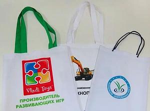 Бренді бар эко-сөмкелер. Көтерме бағалар көрсетілген.