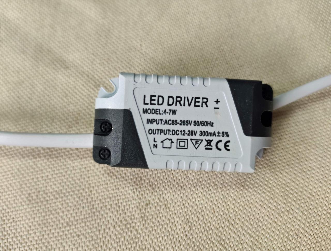 LED драйвер 300mA DC12-28V 4-7W AC85-265V - фото 1 - id-p64572250