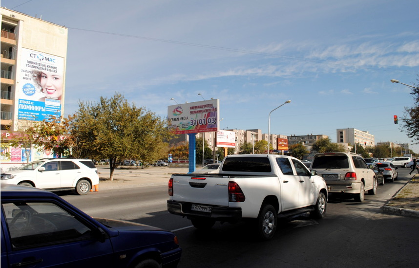 Реклама на билбордах: 7 мкр., 8 дом перекрёсток, напротив Евразийского банка сторона Б - фото 1 - id-p116087070