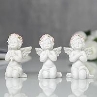 Сувенир полистоун "Ангел в венке из роз в молитве" МИКС 6х4х2,6 см
