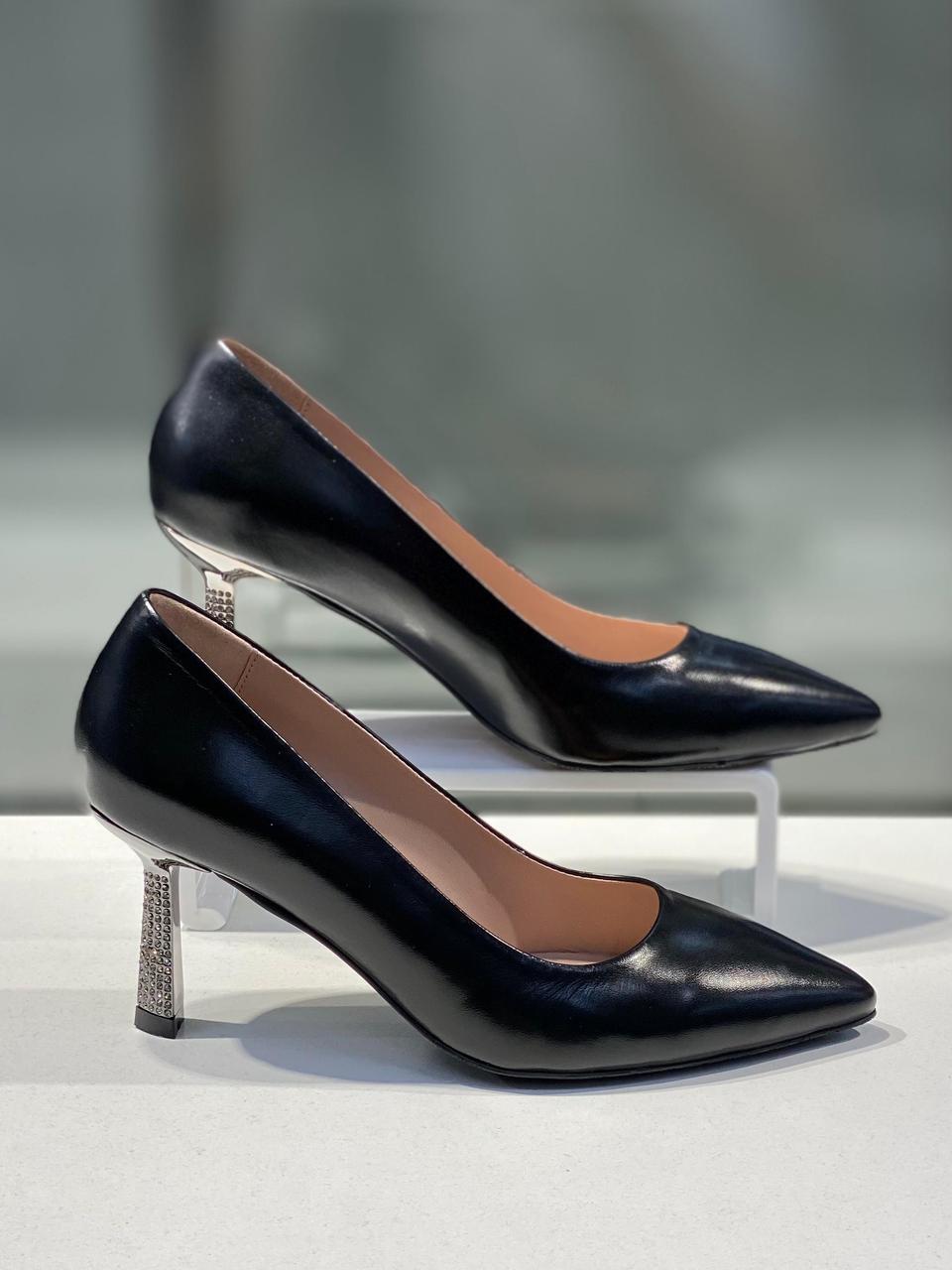 Классические женские туфли черного цвета с красивым каблуком "Paoletti". Качественная женская обувь. - фото 1 - id-p116133395