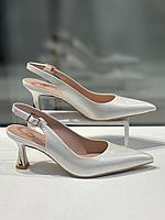 Нарядные женские босоножки белого жемчужного цвета "Paoletti". Красивая женская обувь.