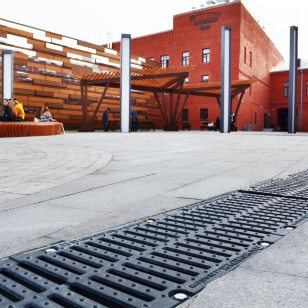 Лоток водоотводный пластиковый DN100 H70 с пластиковой решеткой