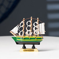 Корабль сувенирный малый «Аркхем», борта зелёные с жёлтой полосой, паруса белые, 3×10×10 см