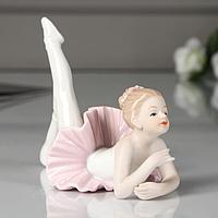 Сувенир керамика "Малышка-балерина в пачке с розовой юбкой, тянет ножку" 11х13,5х7,5 см