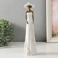 Сувенир полистоун "Девушка в белом платье с цветами и в шляпке" 7,5х6х26 см