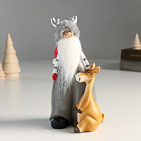Сувенир полистоун "Дед Мороз в шапке с рожками и помощником оленем" 8,5х8х17 см