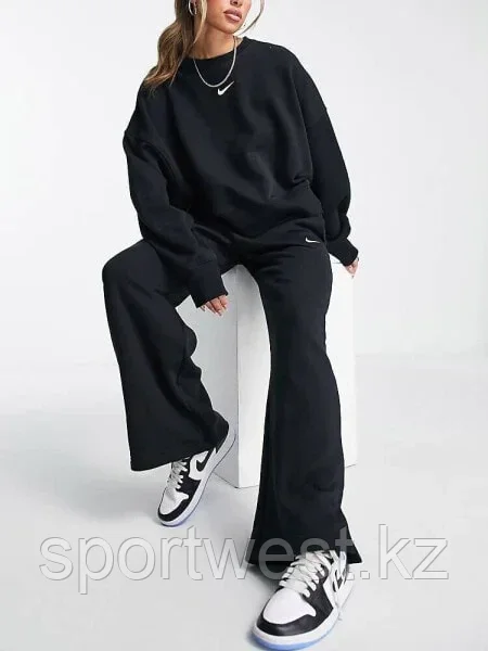 Nike mini swoosh high rise wide leg joggers in black and sail - фото 4 - id-p116163206