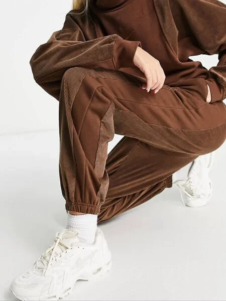 Nike Air cord joggers in cacao brown - фото 3 - id-p116163207