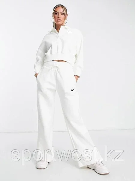 Nike mini swoosh high rise wide leg joggers in sail white - фото 4 - id-p116163208