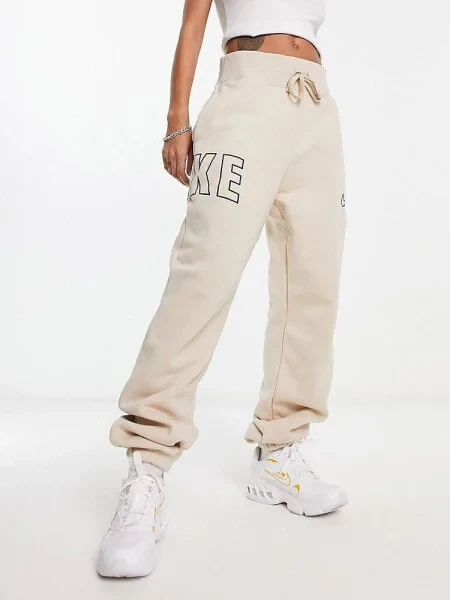 Nike varsity oversized joggers in sanddrift beige - фото 1 - id-p116163210