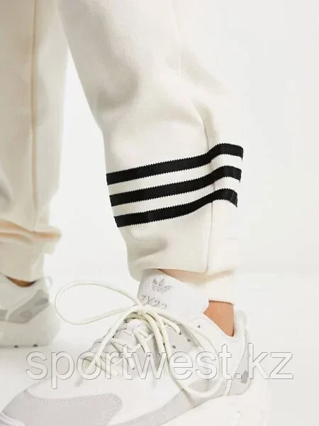 Adidas Originals neuclassics joggers in off white - фото 3 - id-p116163256