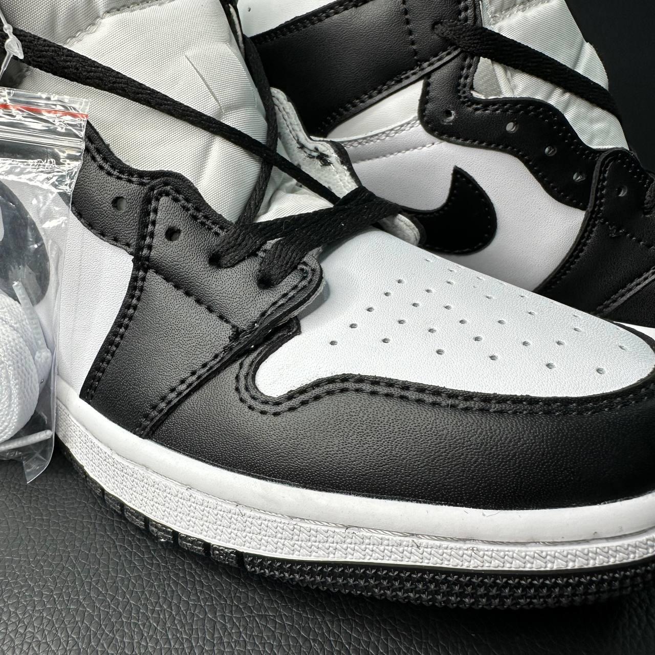 Кроссовки Nike Air Jordan 1 High, черно-белые - фото 4 - id-p116175364