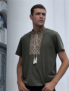 Украинская вышиванка футболка с коротким рукавом,  трикотаж цвета хаки с  беж вышивкой