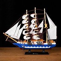 Корабль сувенирный средний «Испаньола», борта бело-синие, паруса белые, 43х39 х 9 см