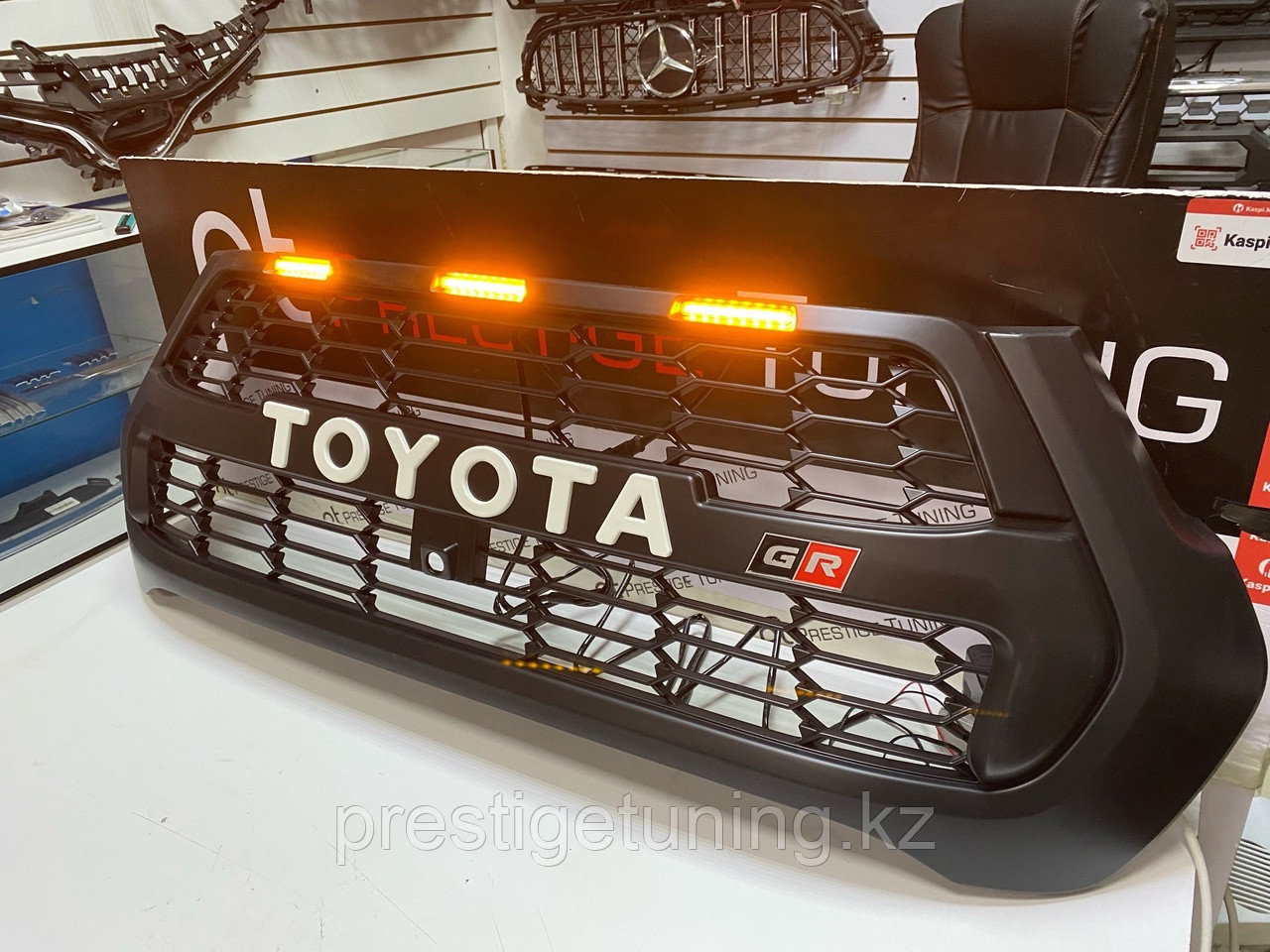 Решетка радиатора на Toyota Hilux 2021-по н.в дизайн GR SPORT (для простой комплектации) - фото 3 - id-p116251299