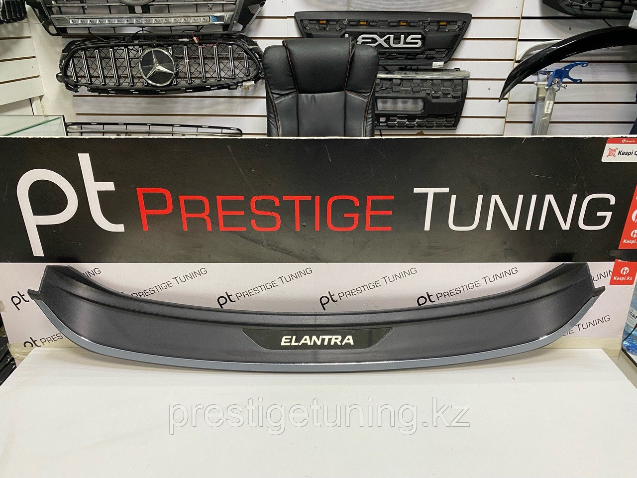 Накладка на задний бампер на Hyundai Elantra 2016-20 с надписью