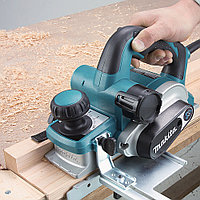 Электрорубанок Makita KP0810C 1050 Вт; 12000 об/мин; ширина - 82 мм; глубина - 4 мм; 3,2 кг