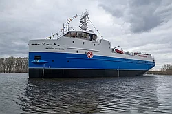 Новый краболов-процессор Капитан Сковпен спустили на воду