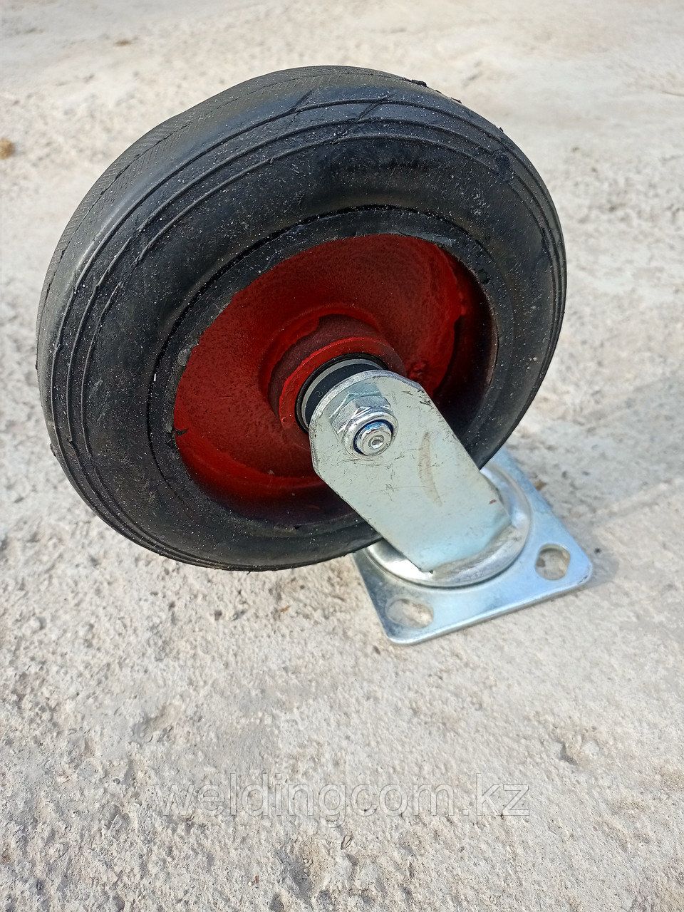 Колеса для мусорных контейнеров (об.чугунный) 180-200мм.в диаметре - фото 1 - id-p65324811