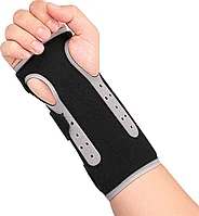 Черный бандаж на лучезапястный сустав при травме, переломе. Шина на лучезапястный сустав
