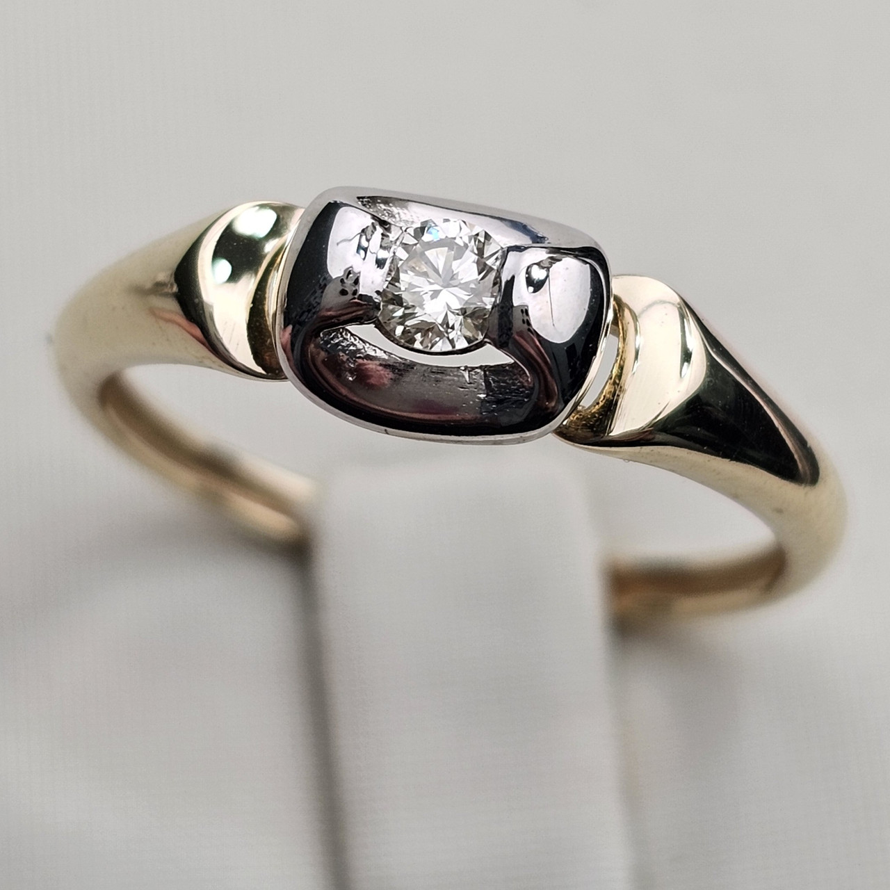 Золотое кольцо 17р с бриллиантом 0.11 Ct VS2/H VG