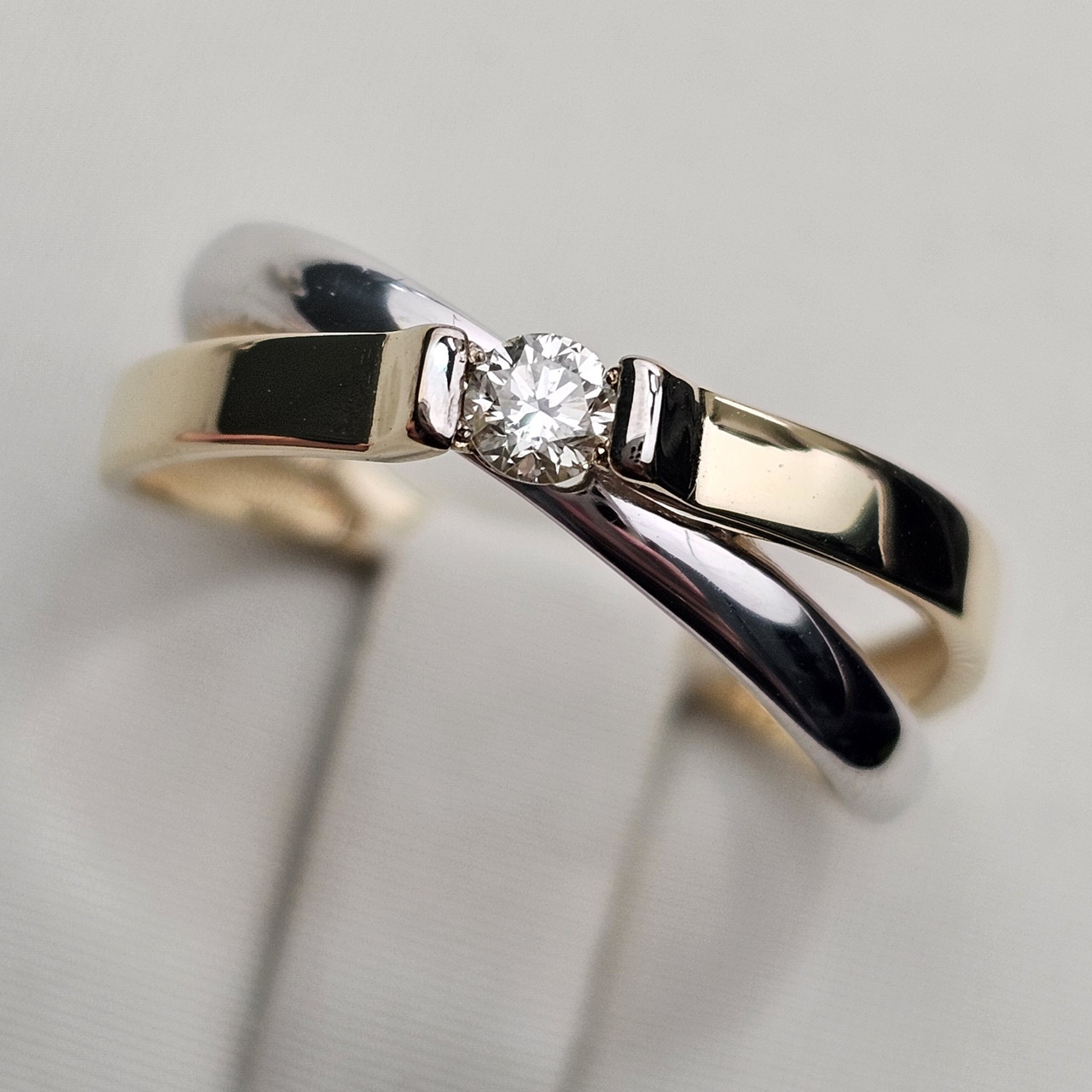 Золотое кольцо 17р с бриллиантом 0.106 Ct VS2/I VG