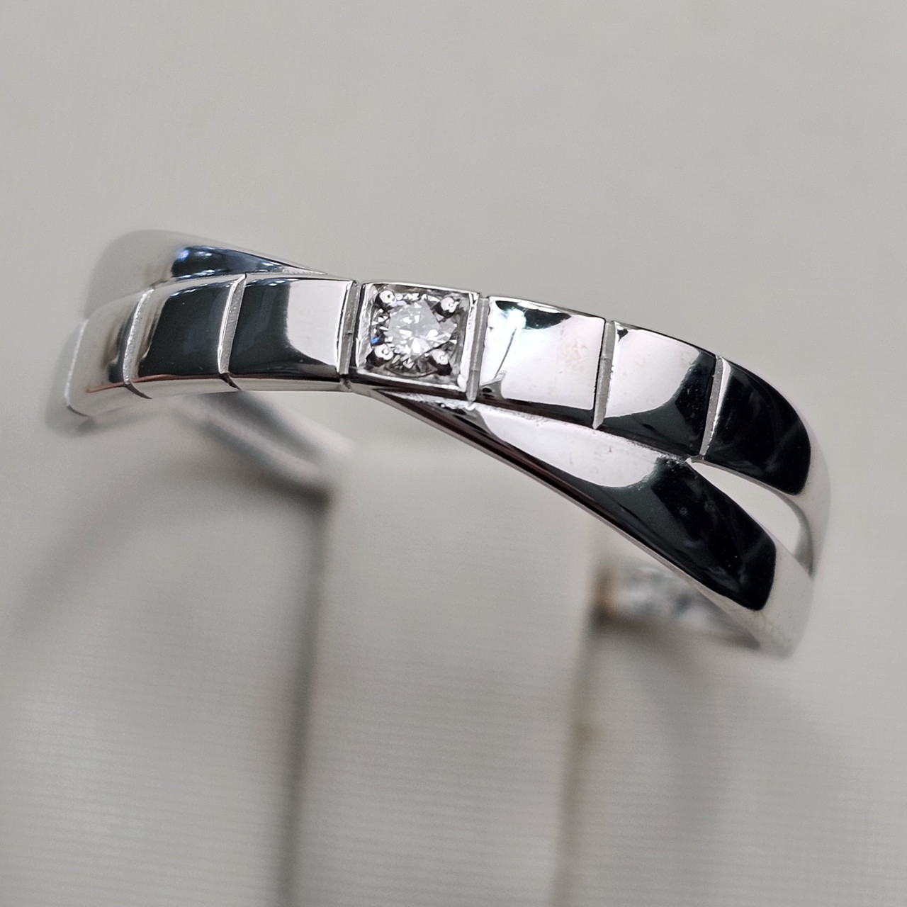 Золотое кольцо 18р с бриллиантом 0.028 Ct SI1/H VG