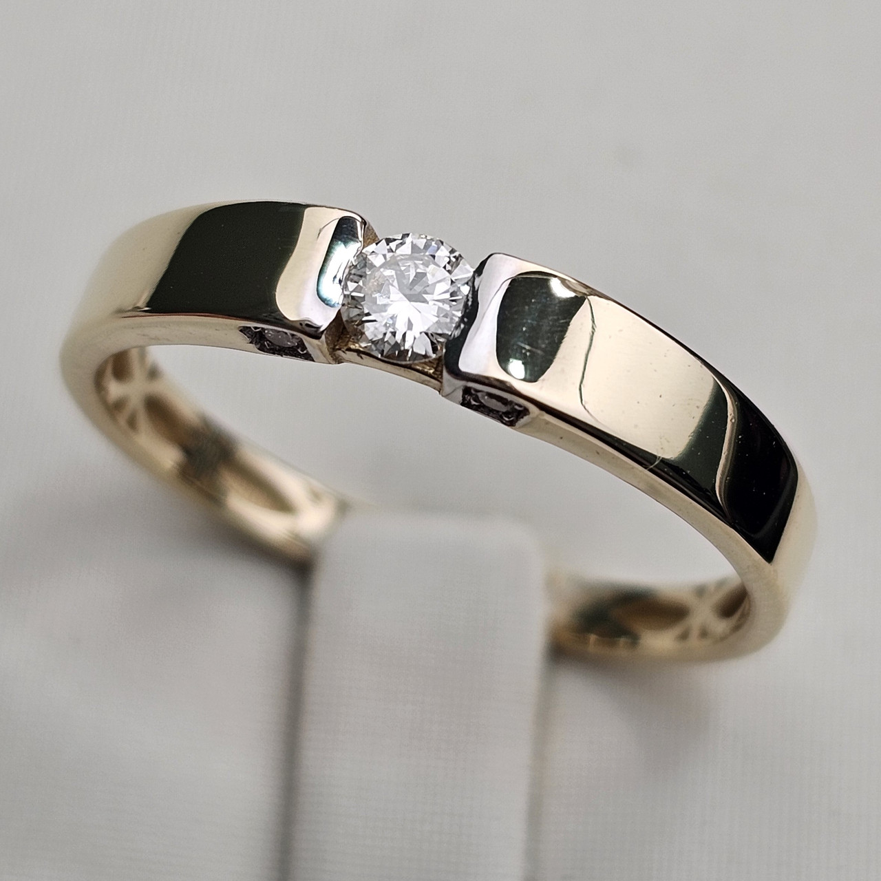 Золотое кольцо с бриллиантом 0.153 Сt VS2/I, 0.033 Сt VS2/H  VG,19 размер