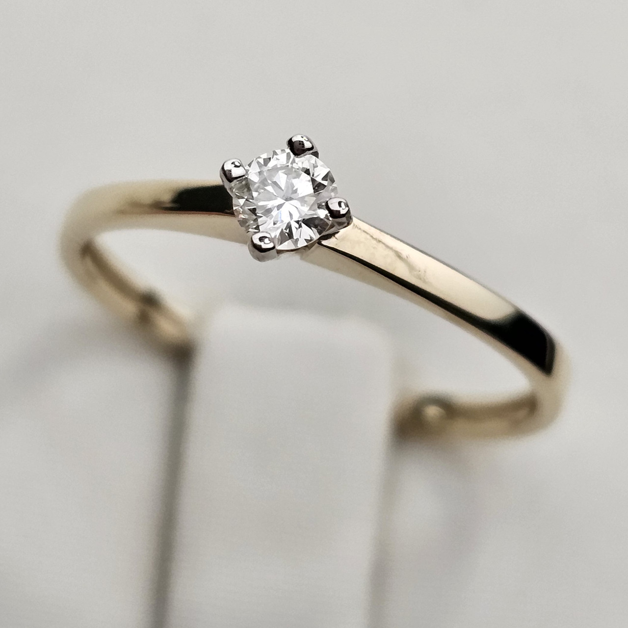 Золотое кольцо 16р с бриллиантом 0.096 Ct VS2/I VG