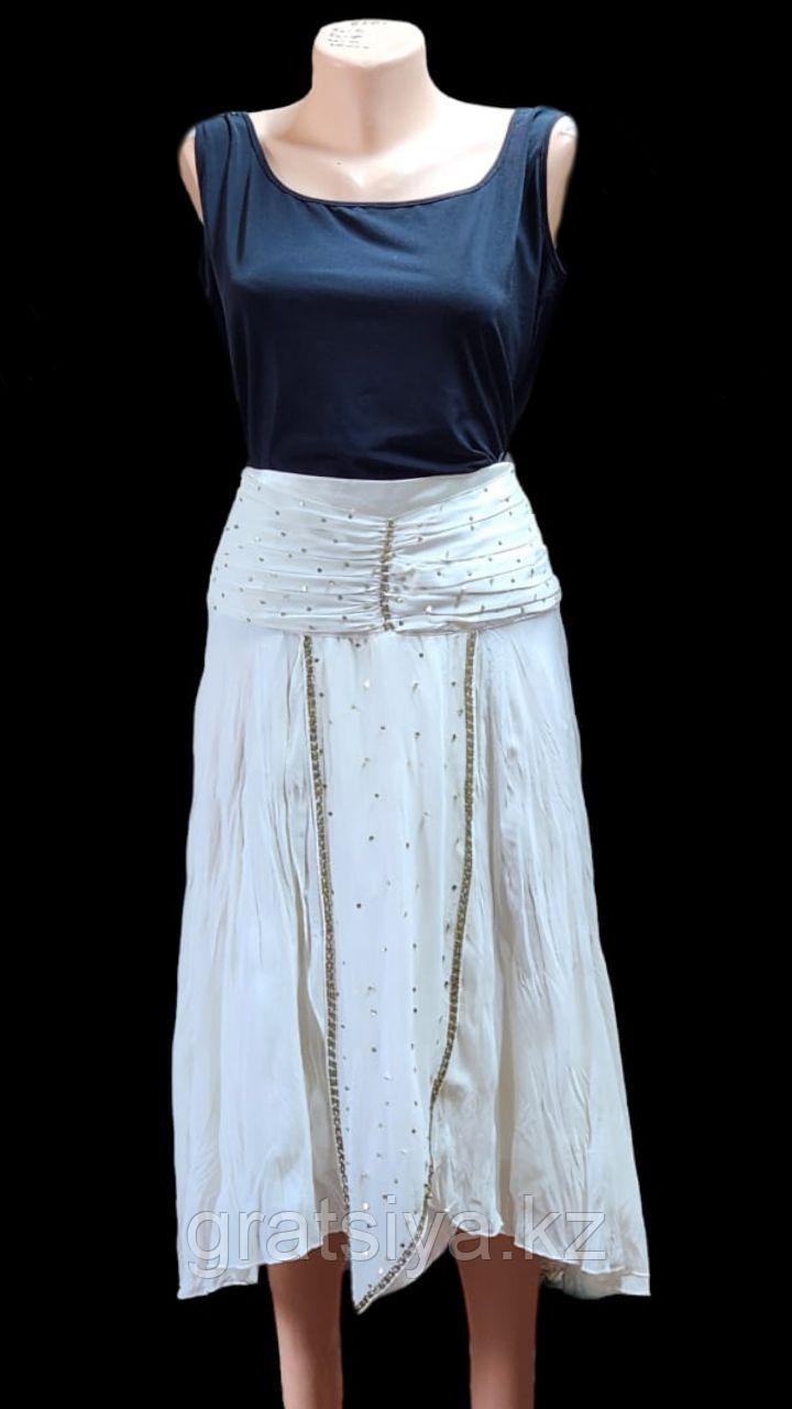 Женская юбка расклешенная на кокетке белая со стразами - фото 2 - id-p116376337