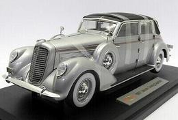 1/18 Signature Коллекционная модель Lincoln Touring 1937, серебристый