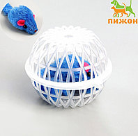 Игрушка для кошек Мышь в пластиковом шаре