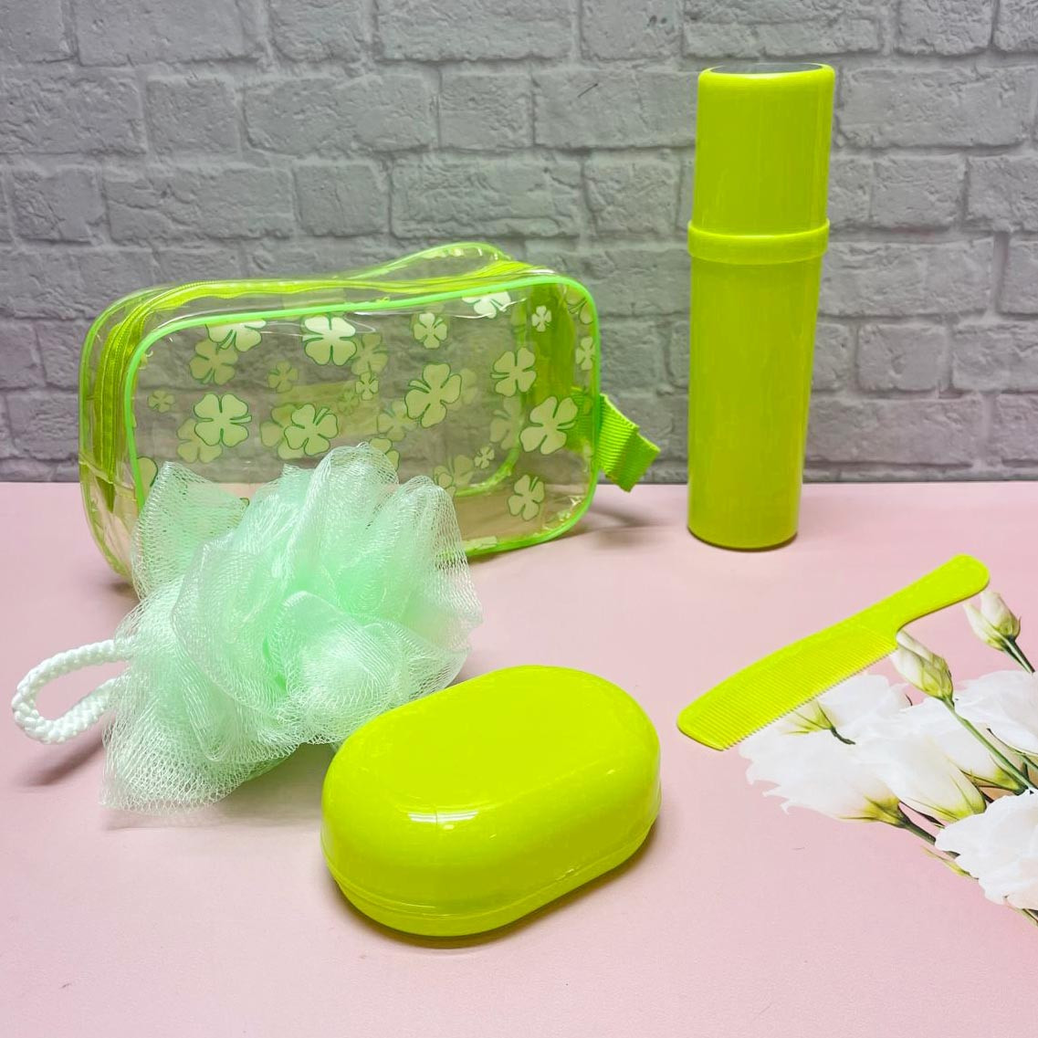 Дорожный набор для душа 5 предметов (мочалка, мыльница, расческа, футляр для зубной щетки, косметичка) зеленый