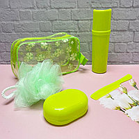 Дорожный набор для душа 5 предметов (мочалка, мыльница, расческа, футляр для зубной щетки, косметичка) зеленый