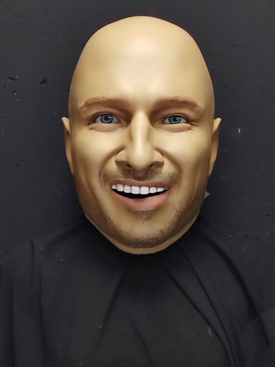 Роствоая голова звезды Дмитрий Нагиев