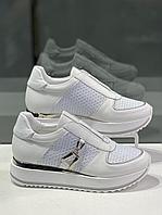 Модные женские кроссовки "KELTON" белого цвета. Нарядная комфортная обувь весна 2024.
