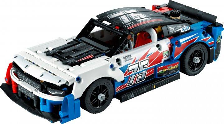 Lego 42153 Техник NASCAR Next Gen Chevrolet Camaro ZL1 - фото 4 - id-p116280453