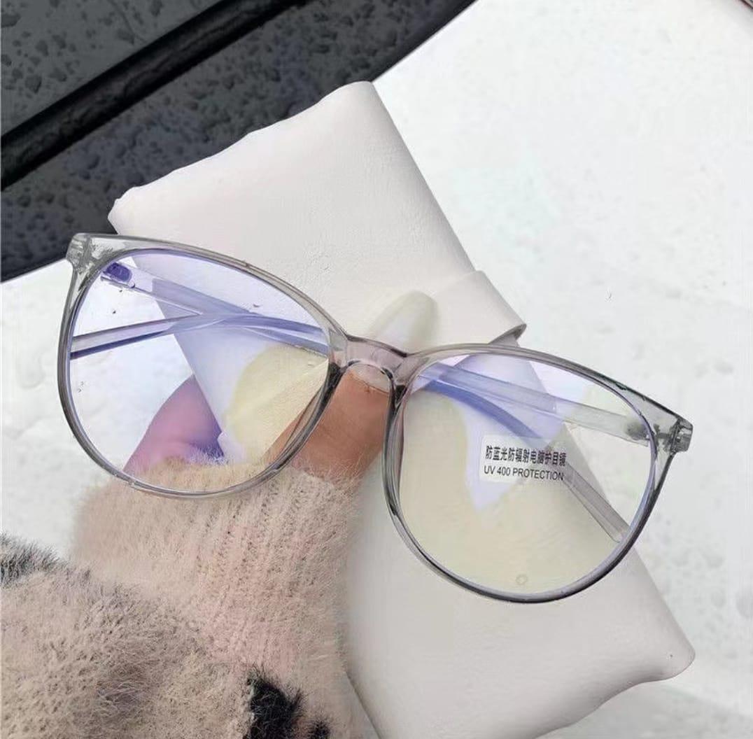 Прозрачные очки с серо-прозрачной оправой