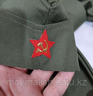 Әскери киім киген жалаңаш томпақ қыз Әскери киім киген жалаңаш томпақ қыз