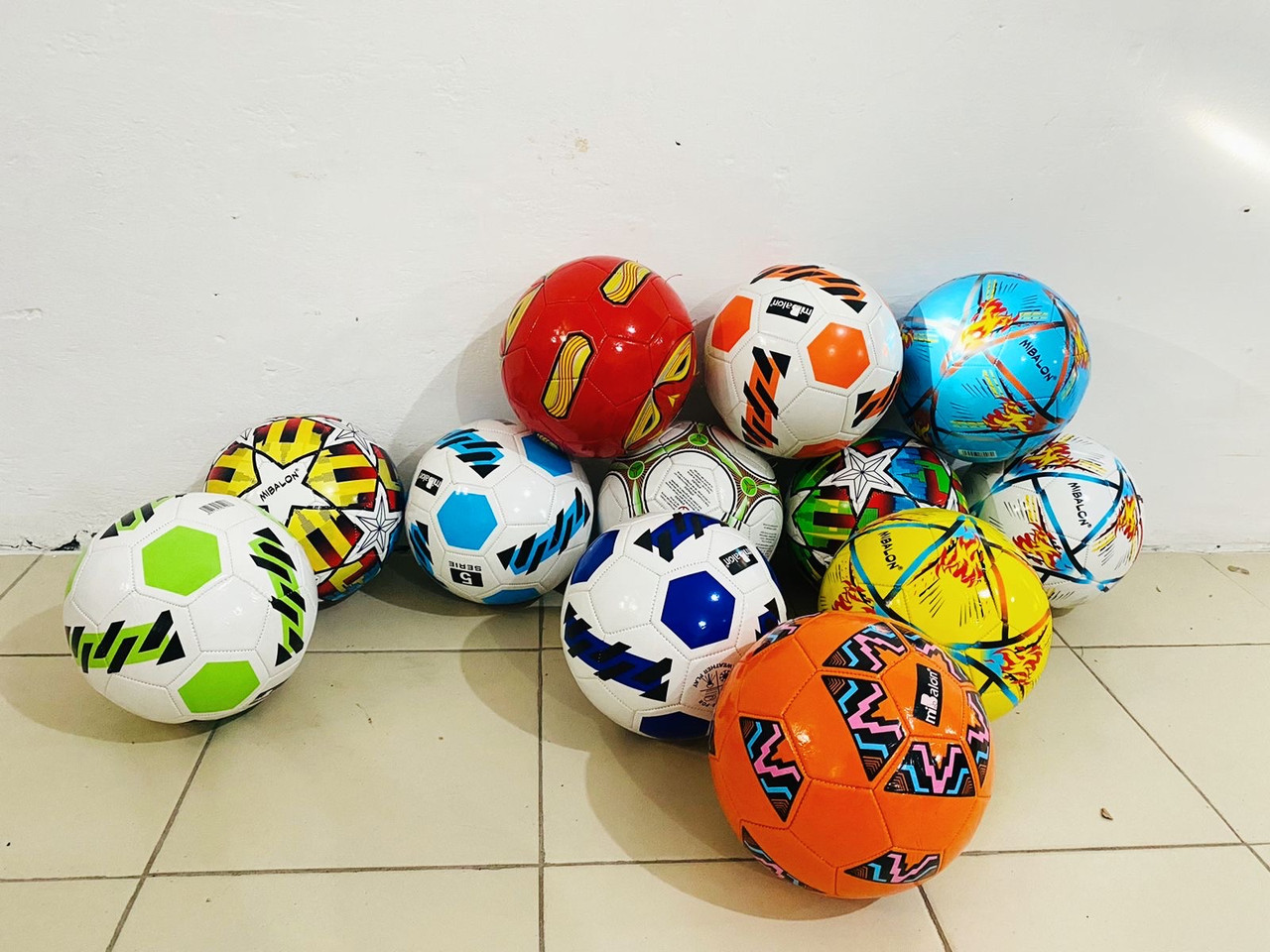 Футбольные мячики с разными рисунками - фото 1 - id-p116508928