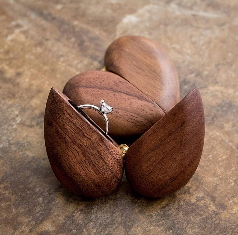 Ювелирная коробочка премиум класса деревянная в форме сердца - фото 1 - id-p116518327