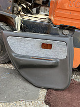 Обшивка двери задняя левая на Nissan Skyline 33-й кузов