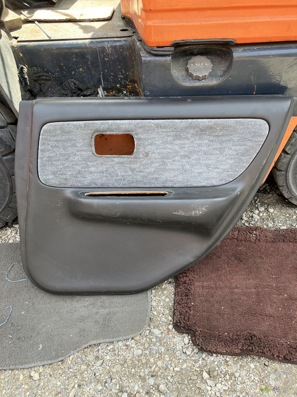 Обшивка двери задняя правая на Nissan Skyline 33-й кузов