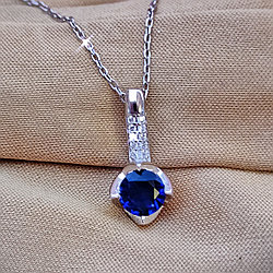 Серебряная цепочка с кулоном "Баронесса"  с синими камнями