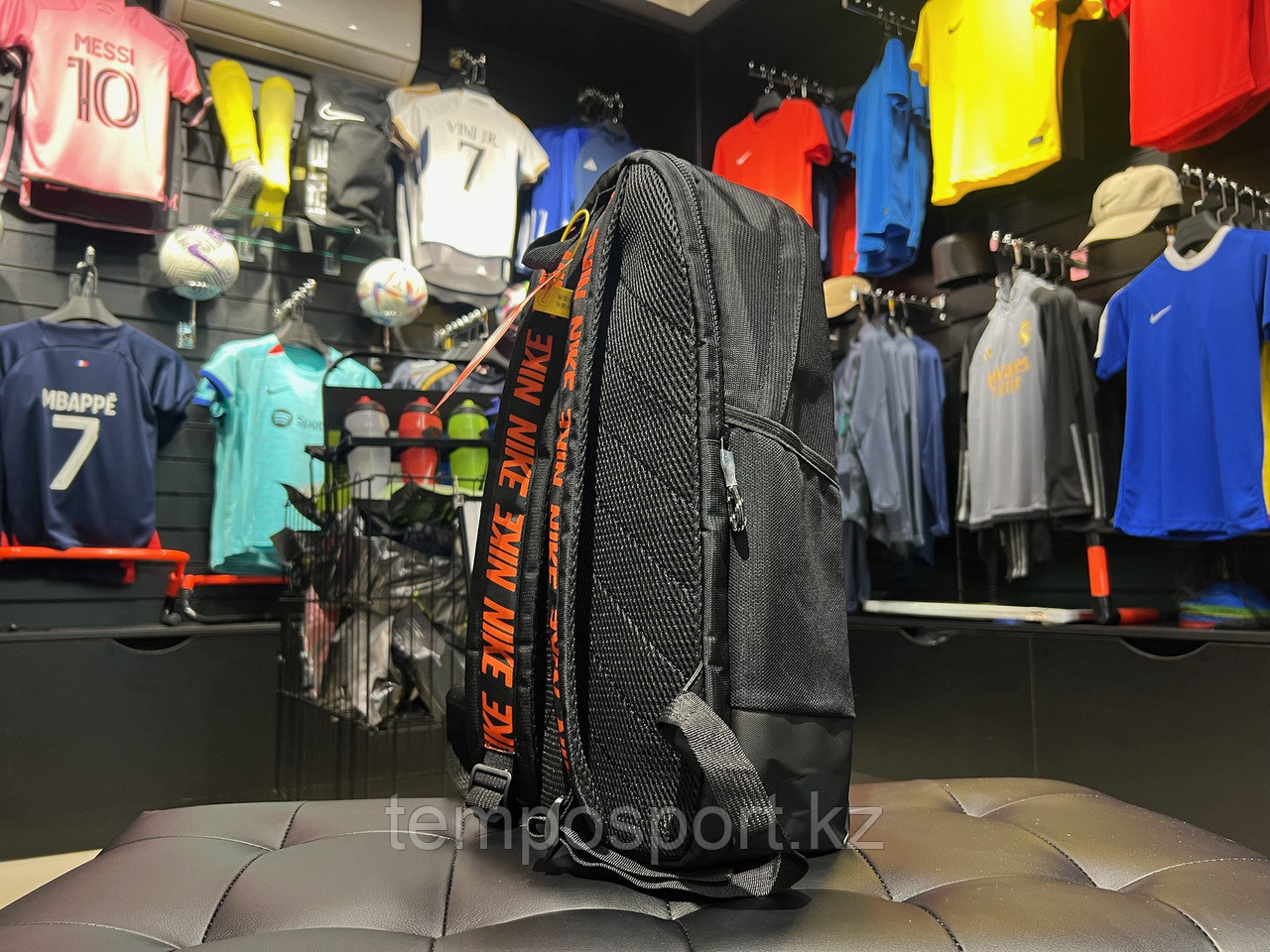 Рюкзак Nike Sportswear Essentials (черный) - фото 2 - id-p108603994