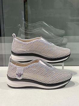 Удобные женские кроссовки спорт шик серебристого цвета. Качественная женская обувь лето 2024.